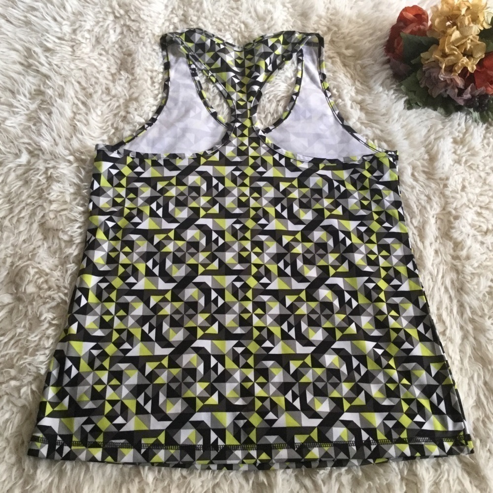 Everlast Exercise Top Medium - Picture 2 of 3